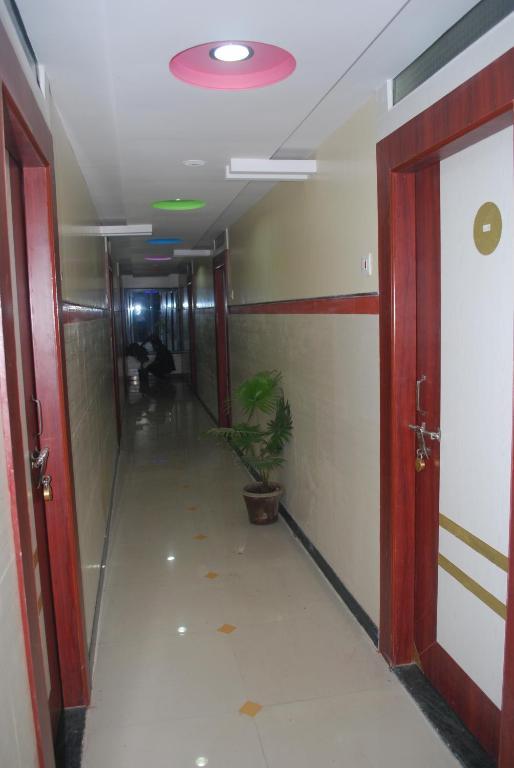 Hotel Disha Palace Shirdi Exterior foto