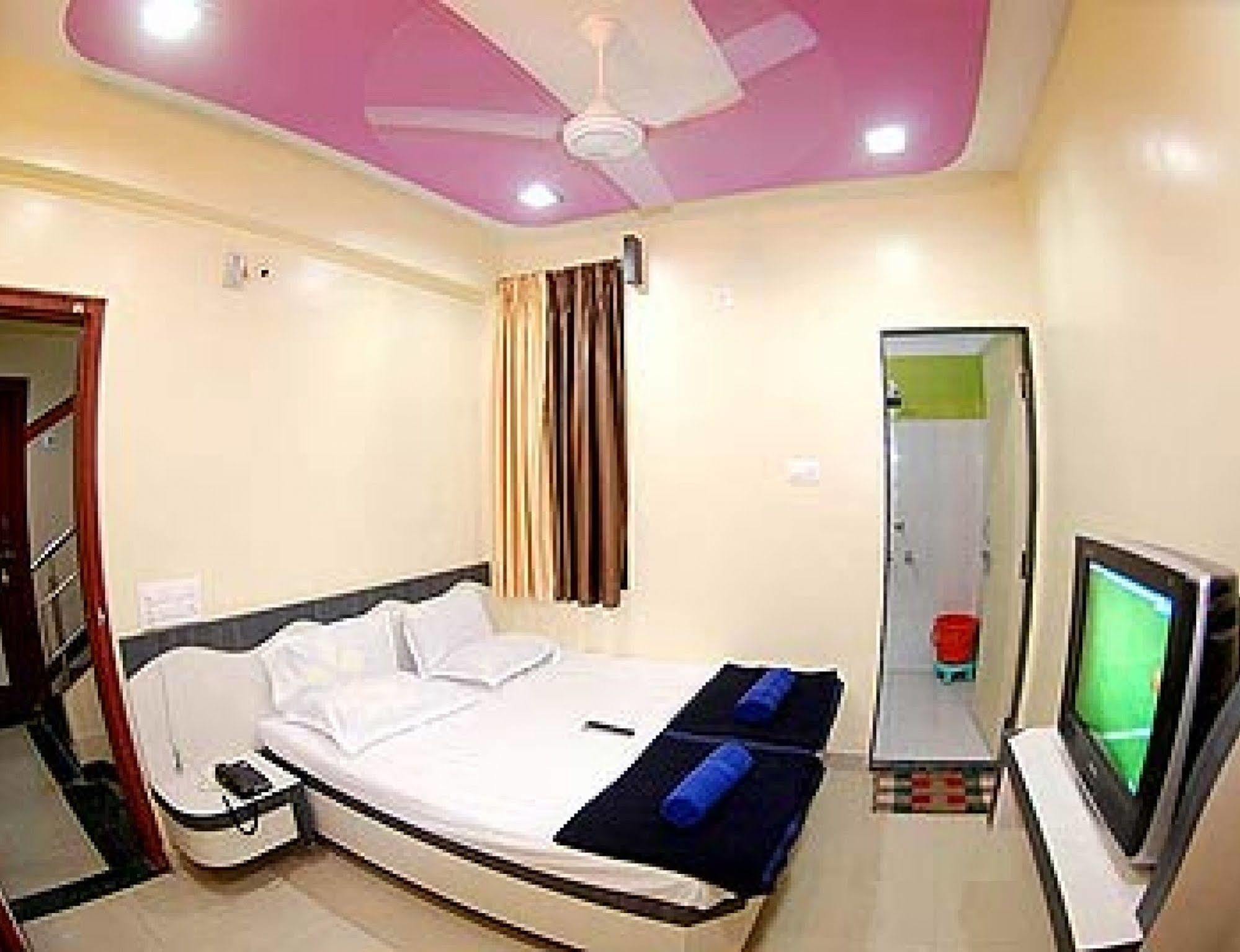 Hotel Disha Palace Shirdi Exterior foto