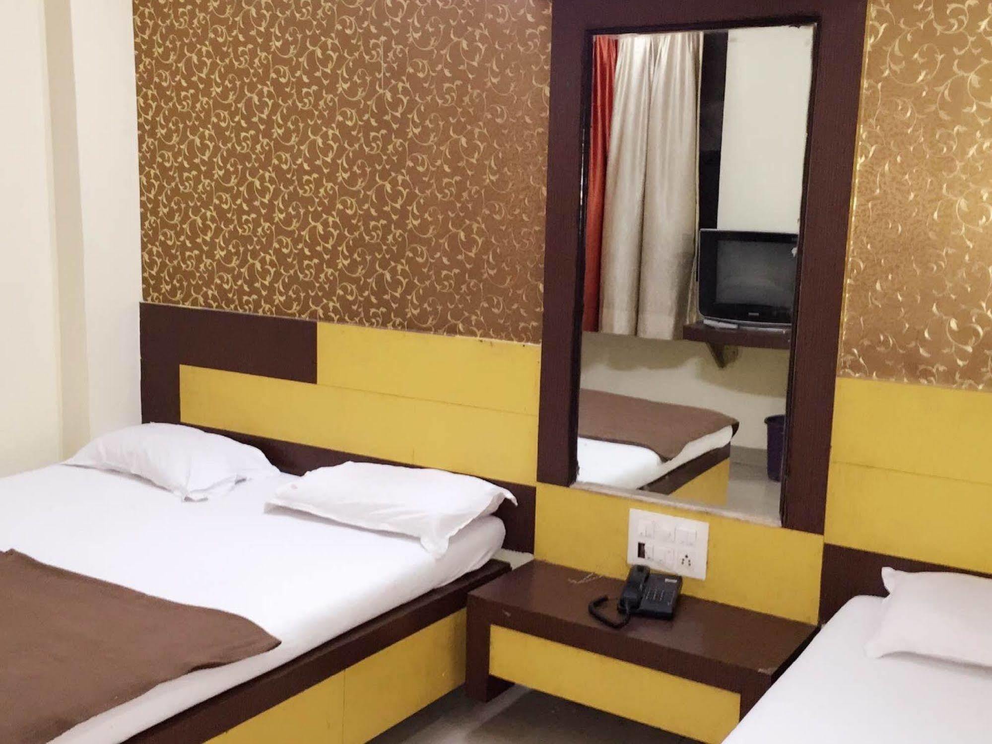 Hotel Disha Palace Shirdi Exterior foto