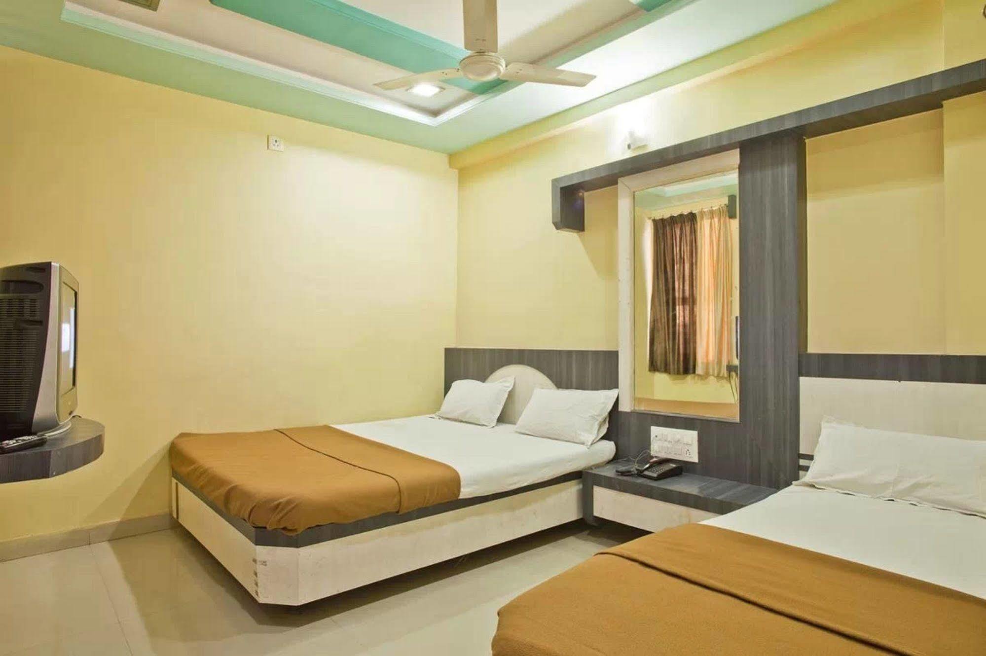 Hotel Disha Palace Shirdi Exterior foto