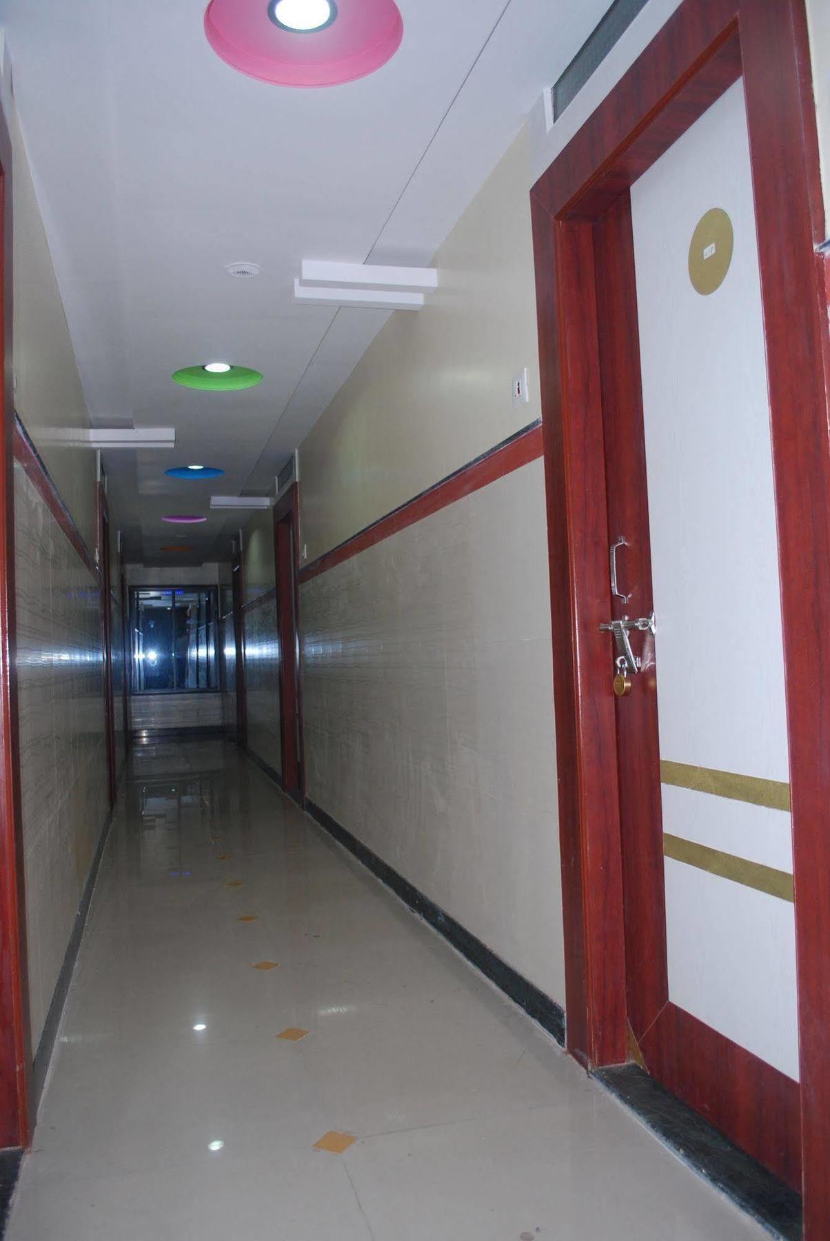 Hotel Disha Palace Shirdi Exterior foto