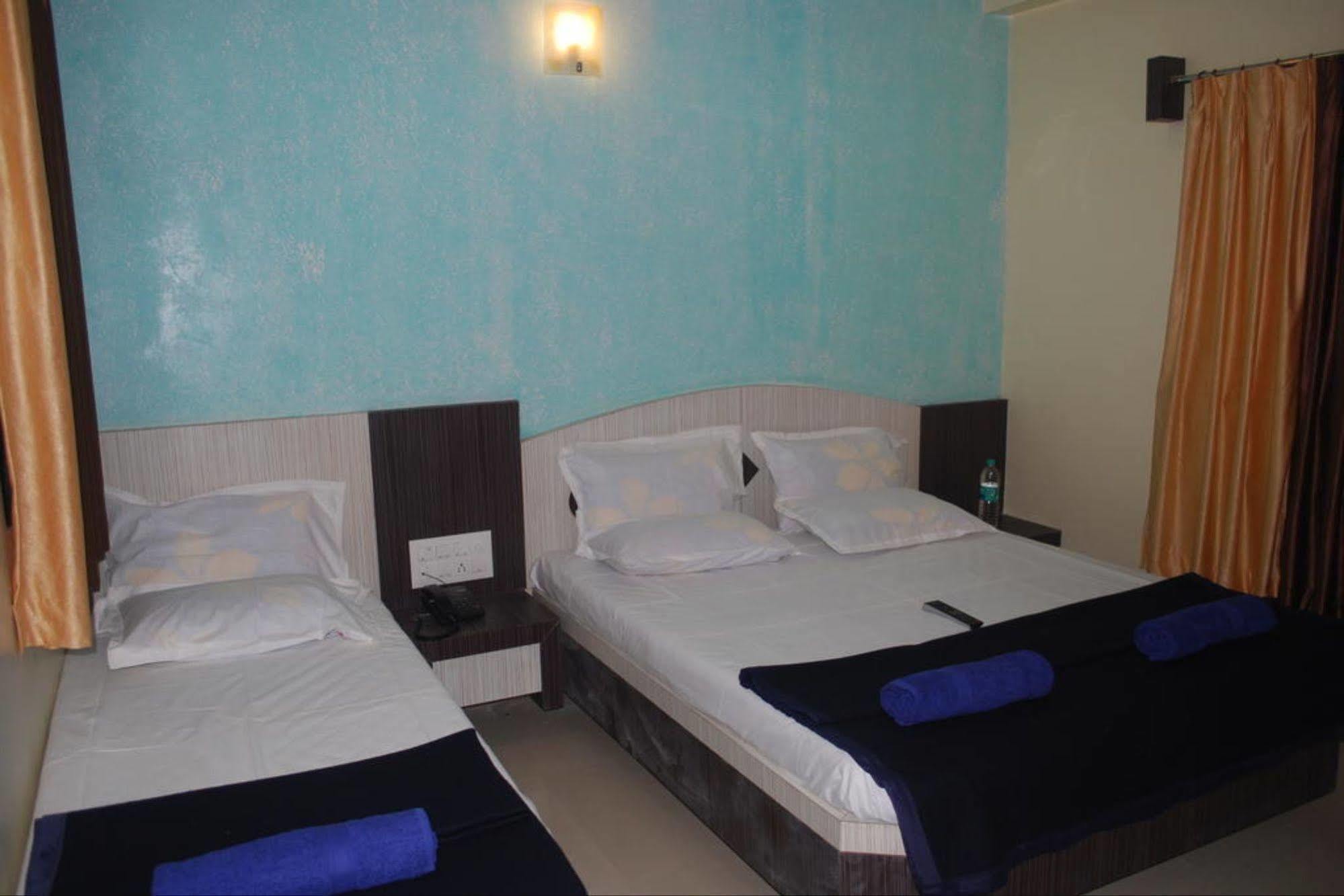 Hotel Disha Palace Shirdi Exterior foto