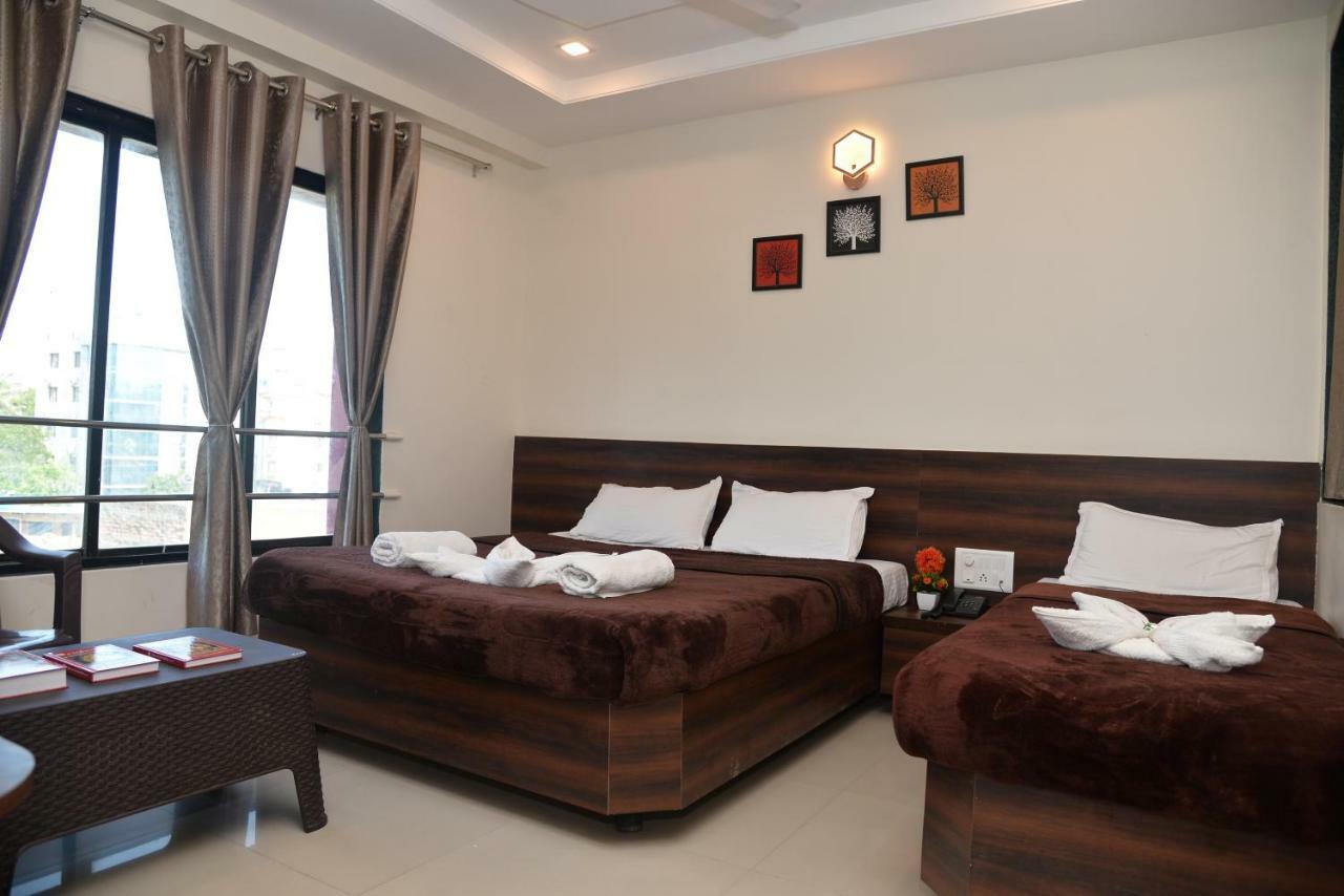 Hotel Disha Palace Shirdi Exterior foto