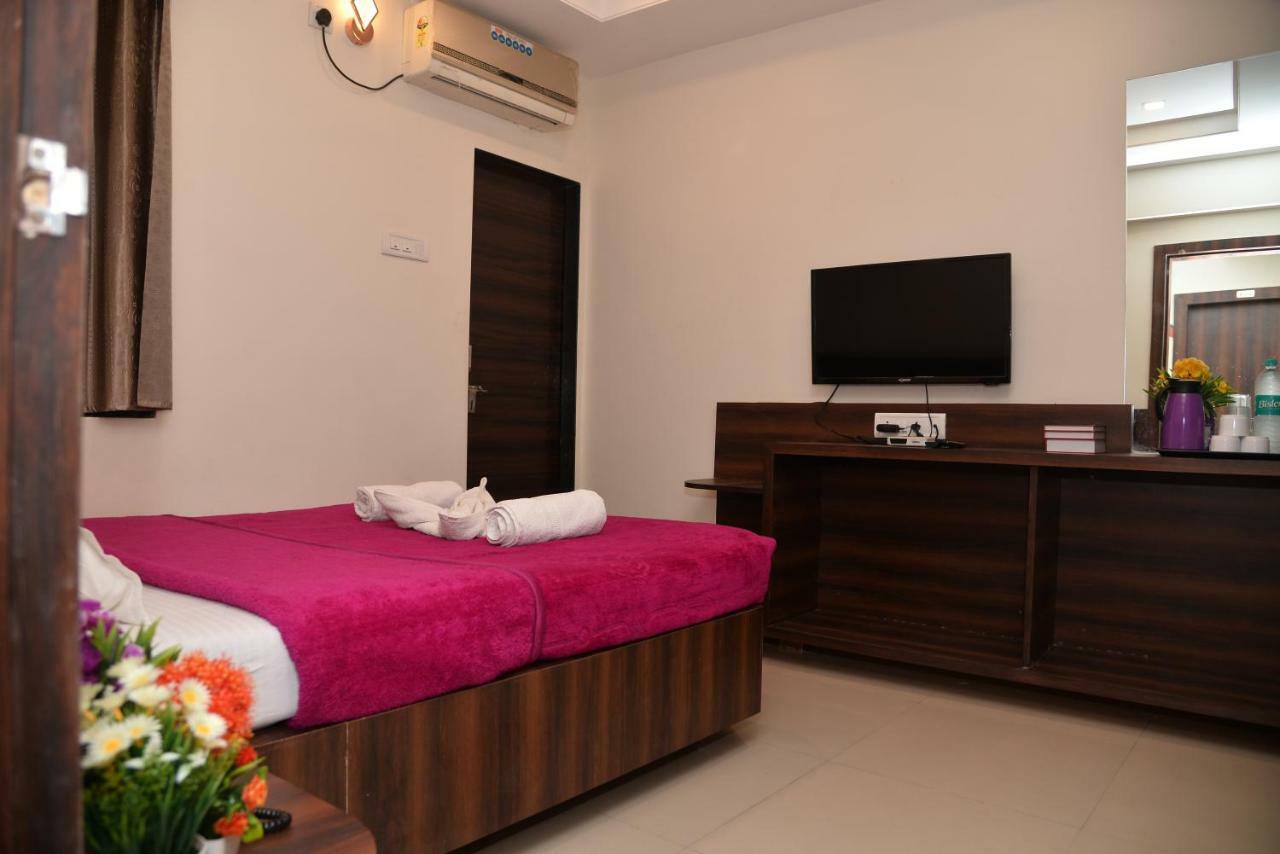 Hotel Disha Palace Shirdi Exterior foto