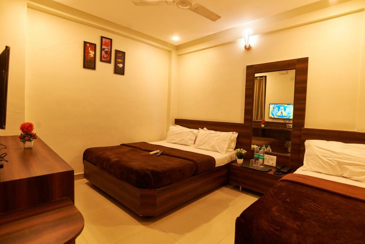 Hotel Disha Palace Shirdi Exterior foto